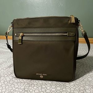 Michael Kors Jet Set Charm Crossbody